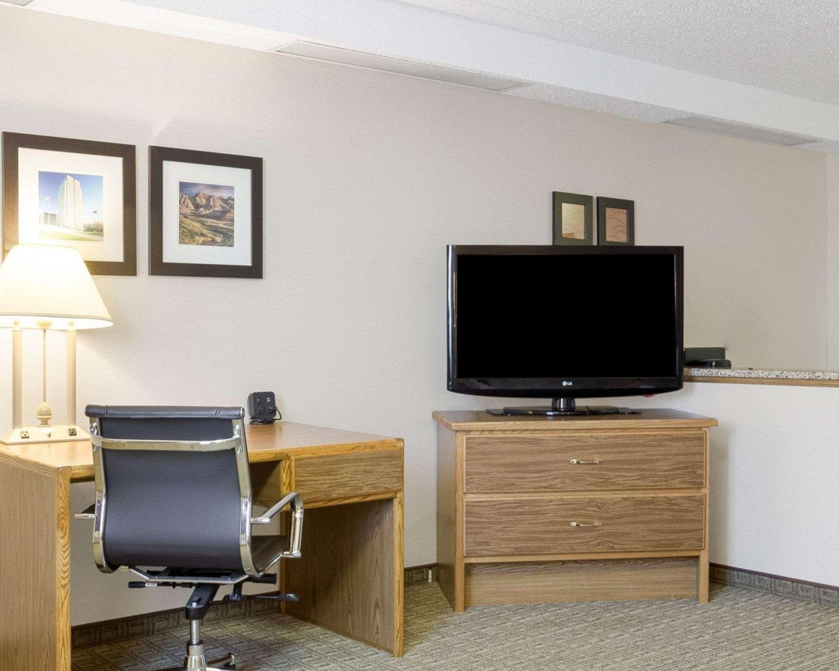 Quality Inn Bismarck I-94 Bagian luar foto