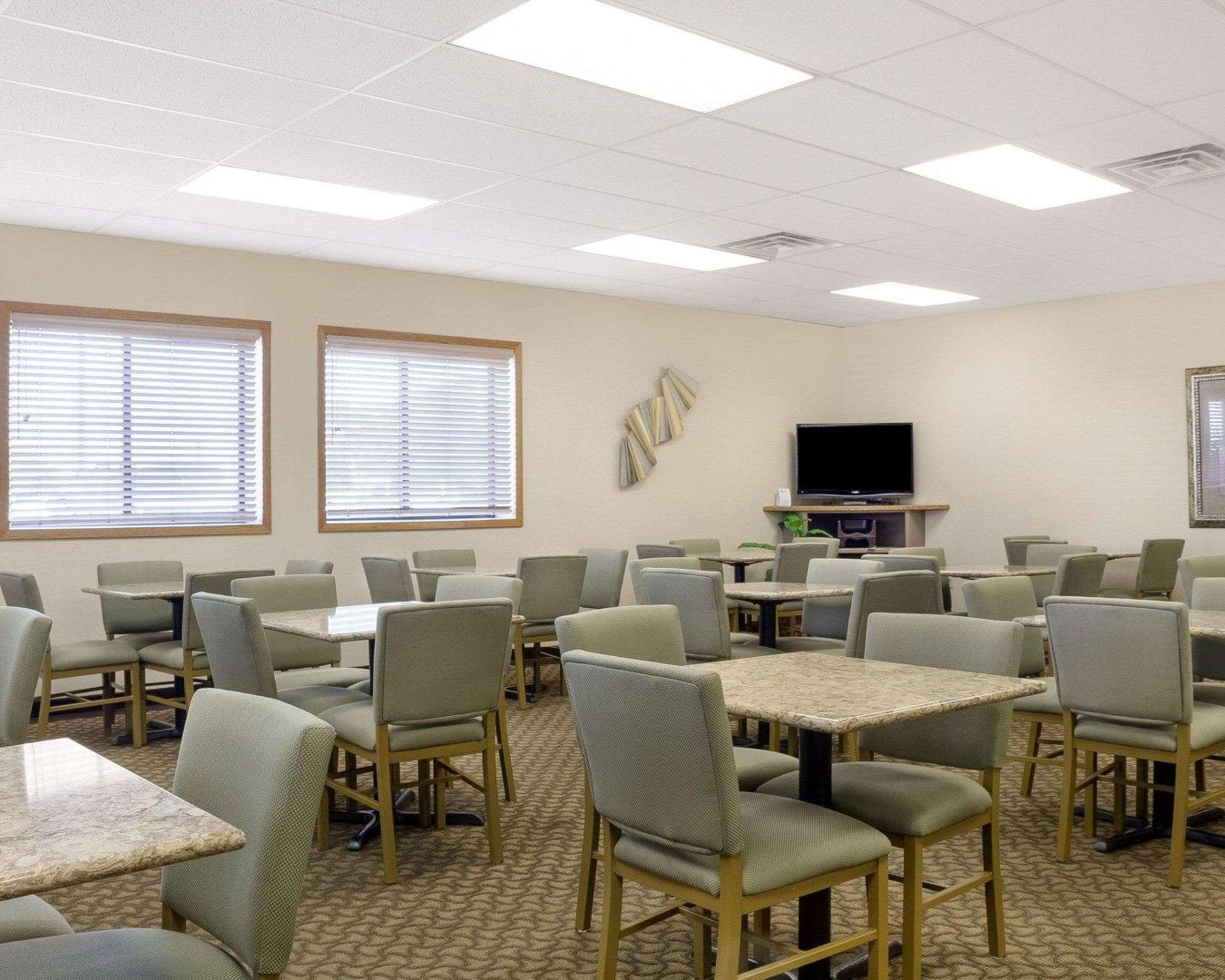 Quality Inn Bismarck I-94 Bagian luar foto