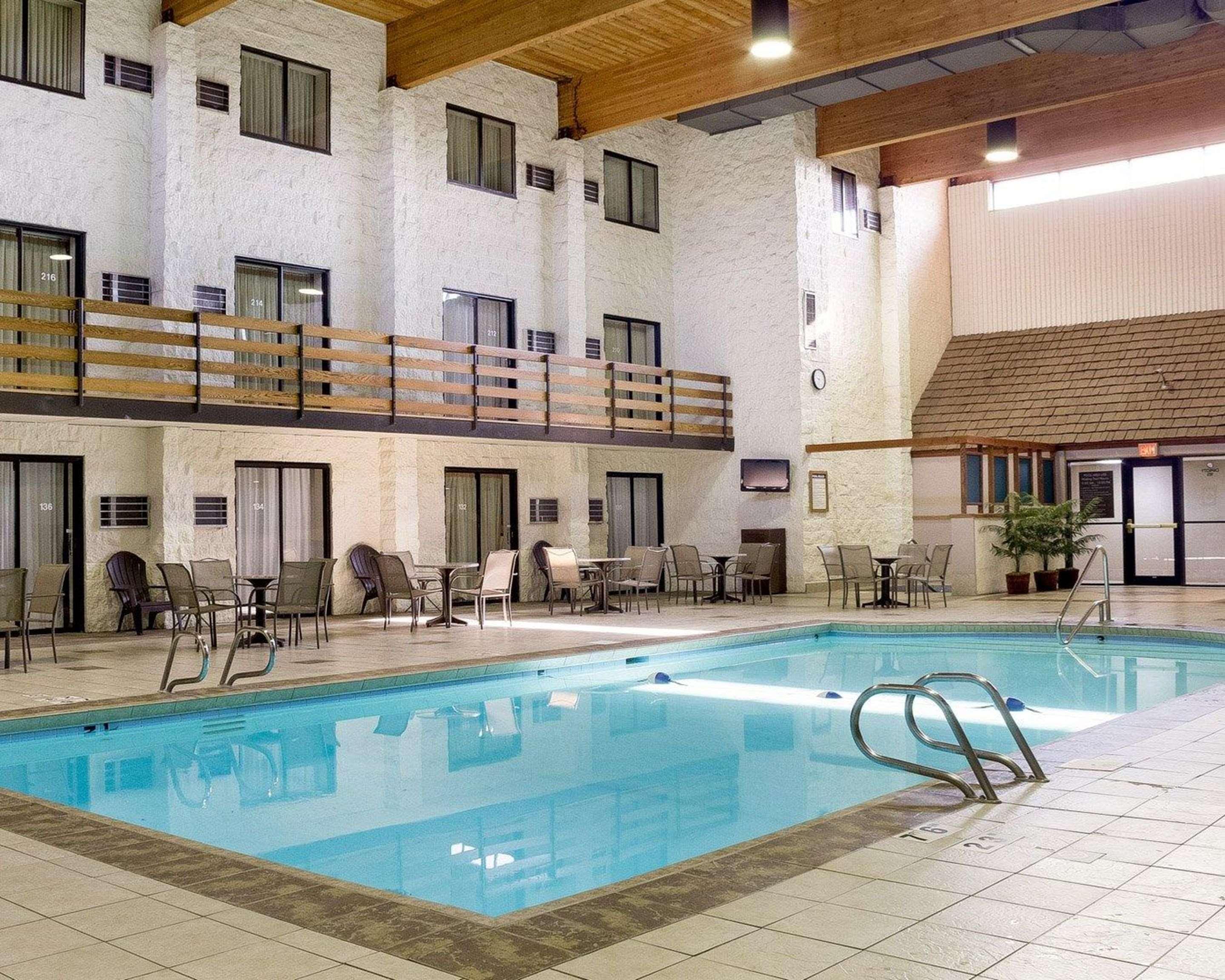 Quality Inn Bismarck I-94 Bagian luar foto