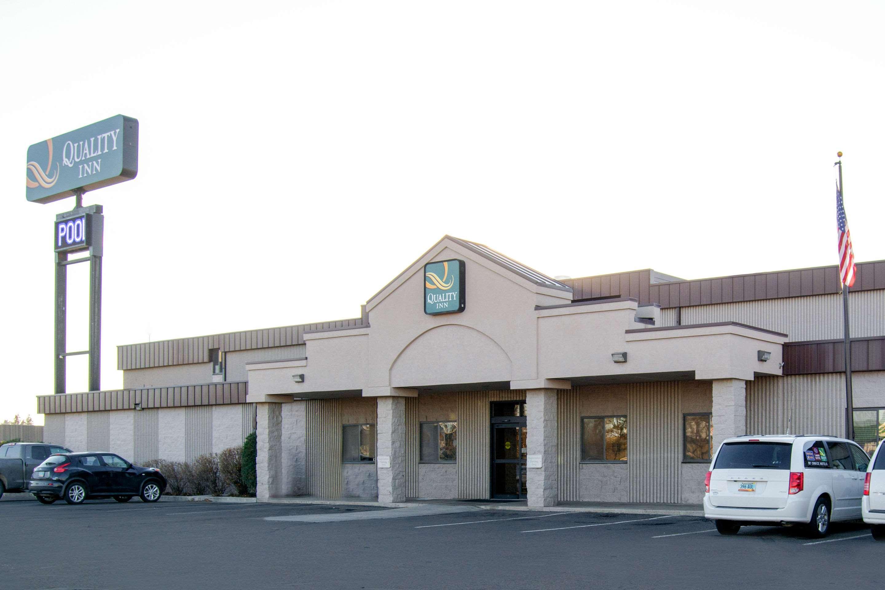 Quality Inn Bismarck I-94 Bagian luar foto
