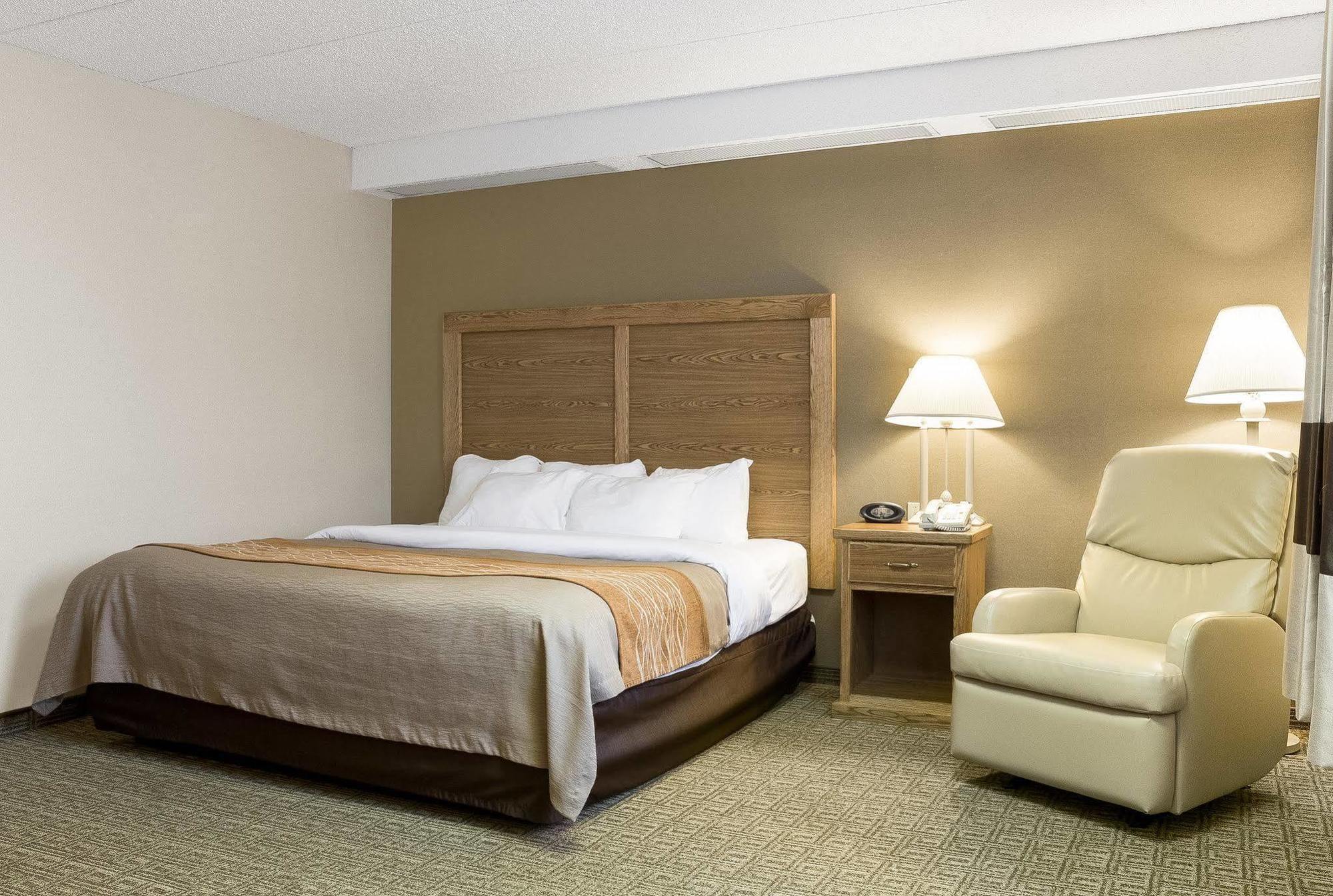 Quality Inn Bismarck I-94 Bagian luar foto