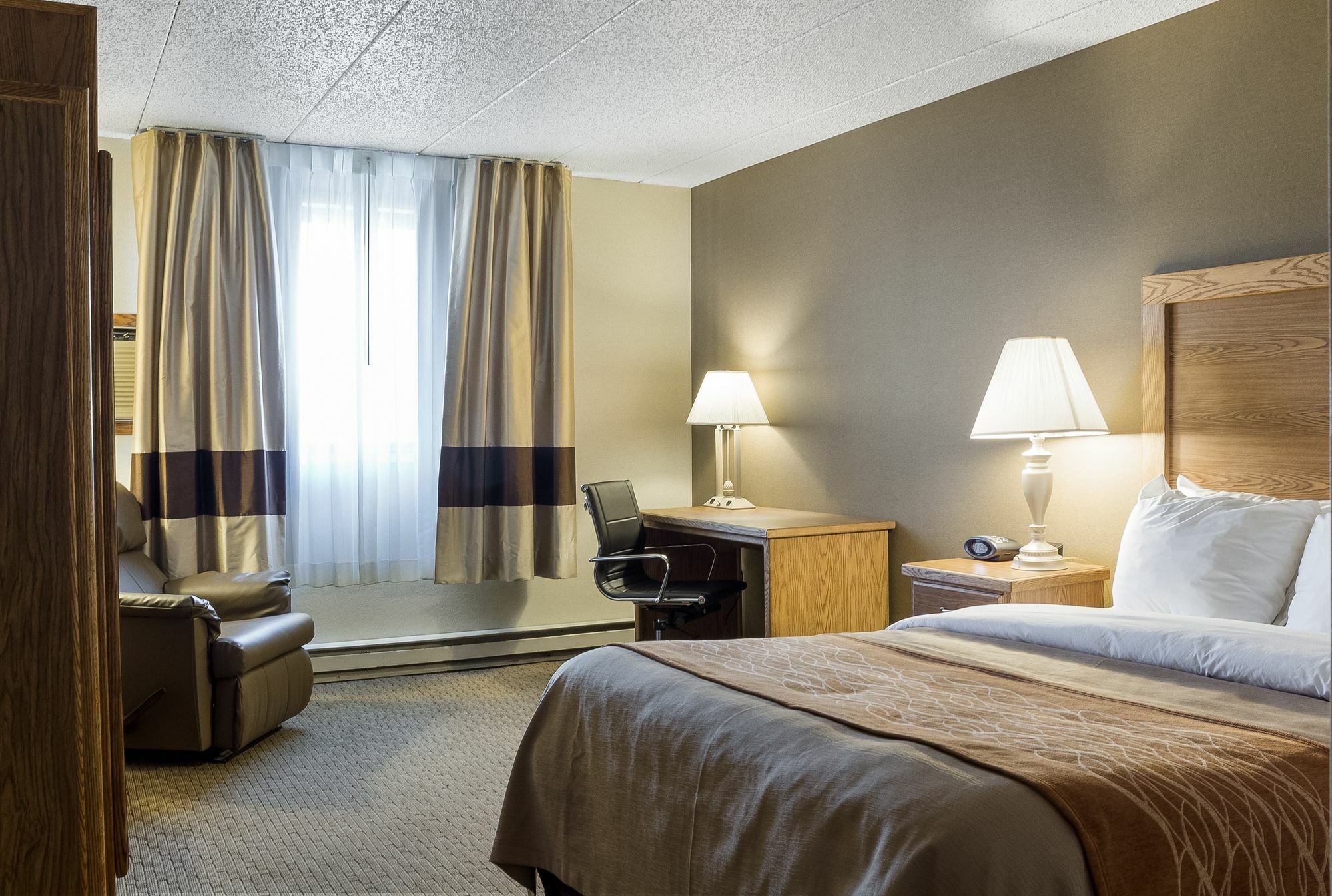 Quality Inn Bismarck I-94 Bagian luar foto